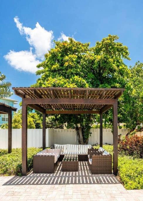 Beach Living At Island Pine Villas George Town Eksteriør billede