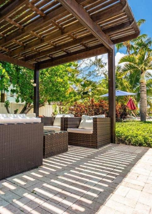 Beach Living At Island Pine Villas George Town Eksteriør billede