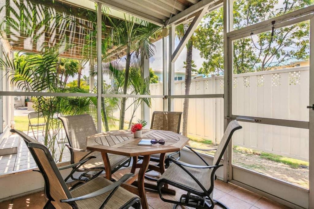 Beach Living At Island Pine Villas George Town Eksteriør billede