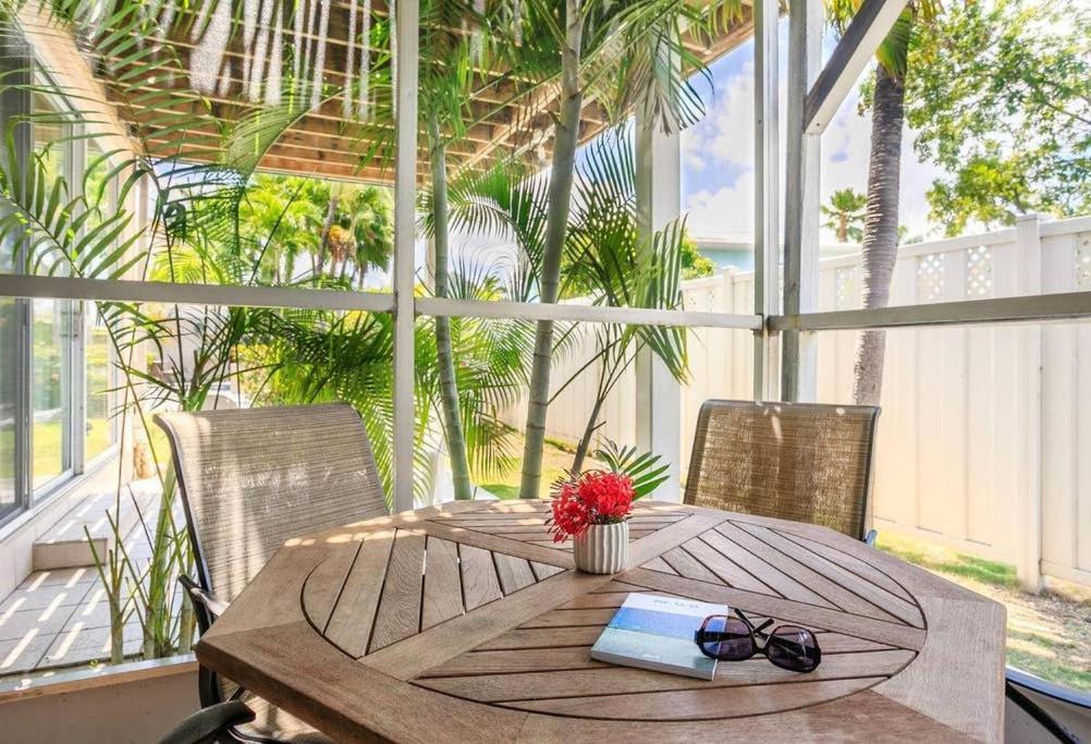 Beach Living At Island Pine Villas George Town Eksteriør billede