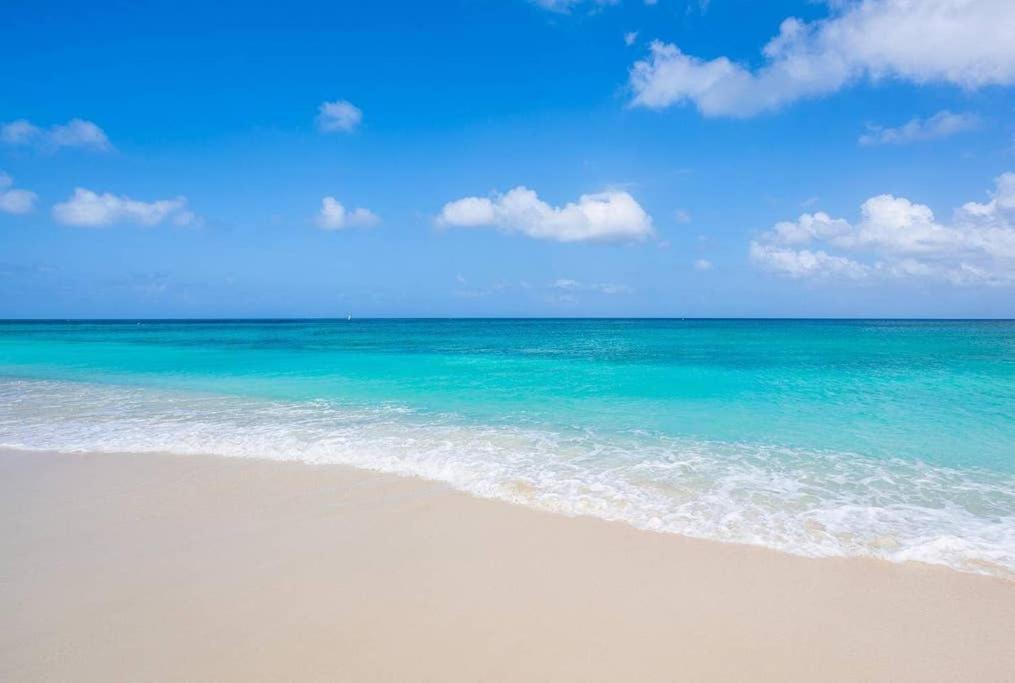 Beach Living At Island Pine Villas George Town Eksteriør billede